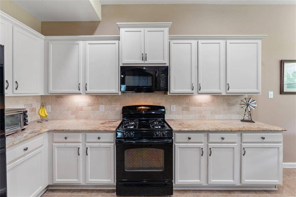 Under cabinet lighting is such a nice perk