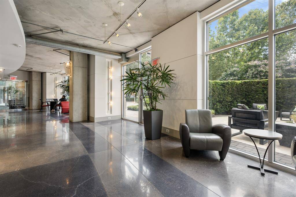 3 bedroom, 2 baths Luxury living in the heart of the Galleria.