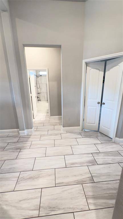 SPACIOUS FOYER