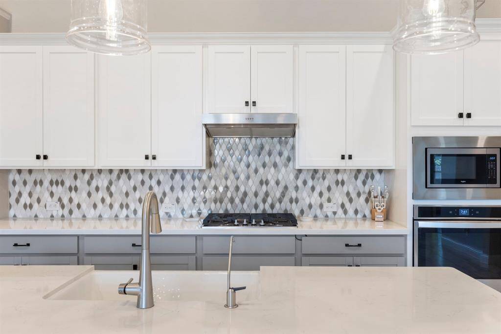 QUARTZ COUNTERS