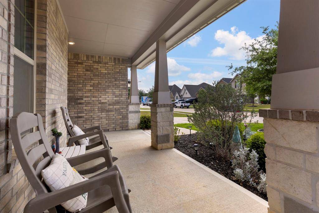 COVERED PORCH