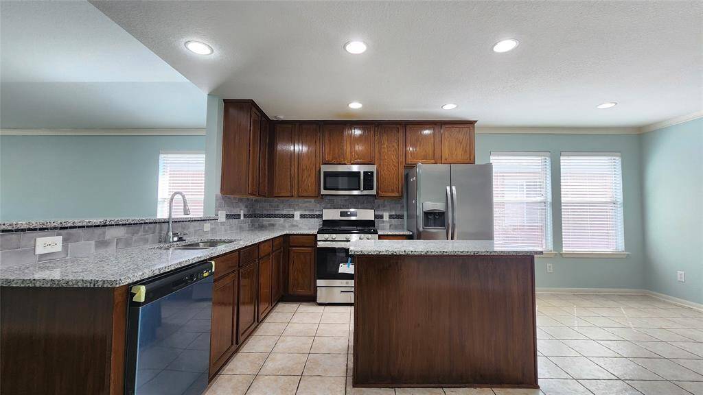 Kitchen and Breakfast