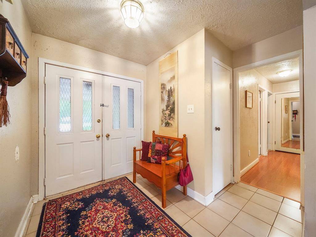 Nice entry.  Hallway leads to bedrooms