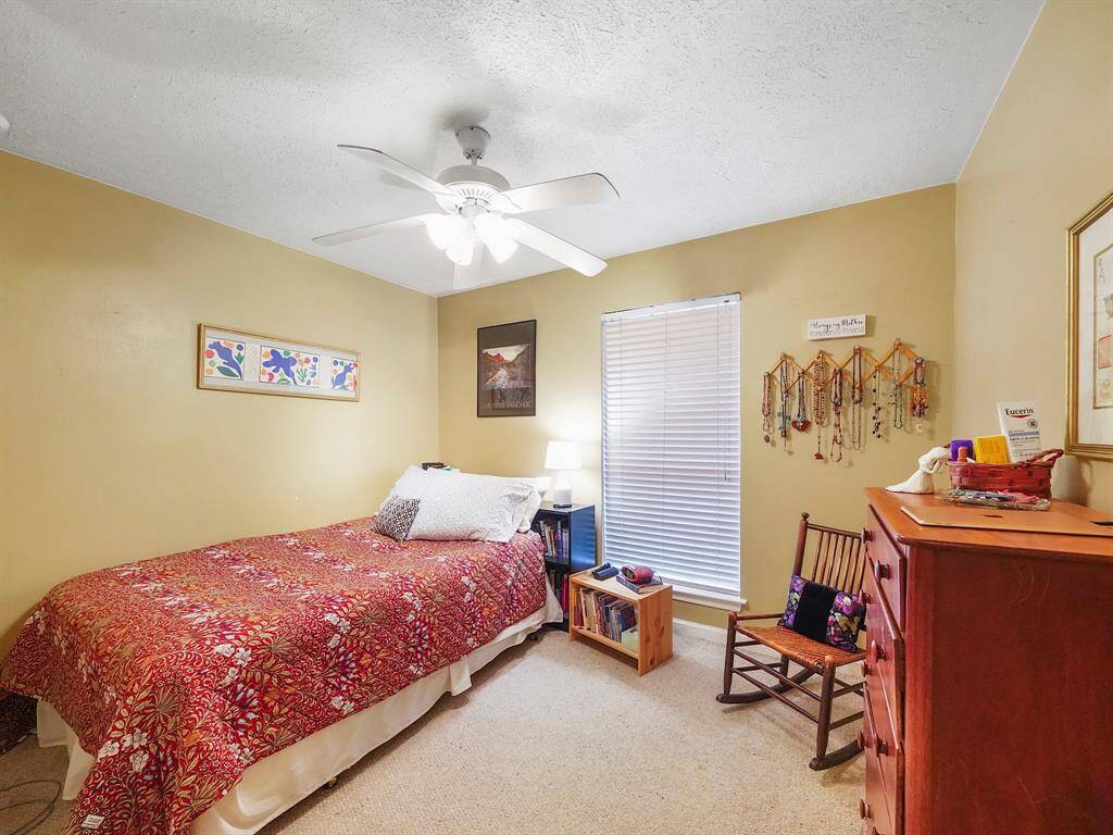Secondary bedroom