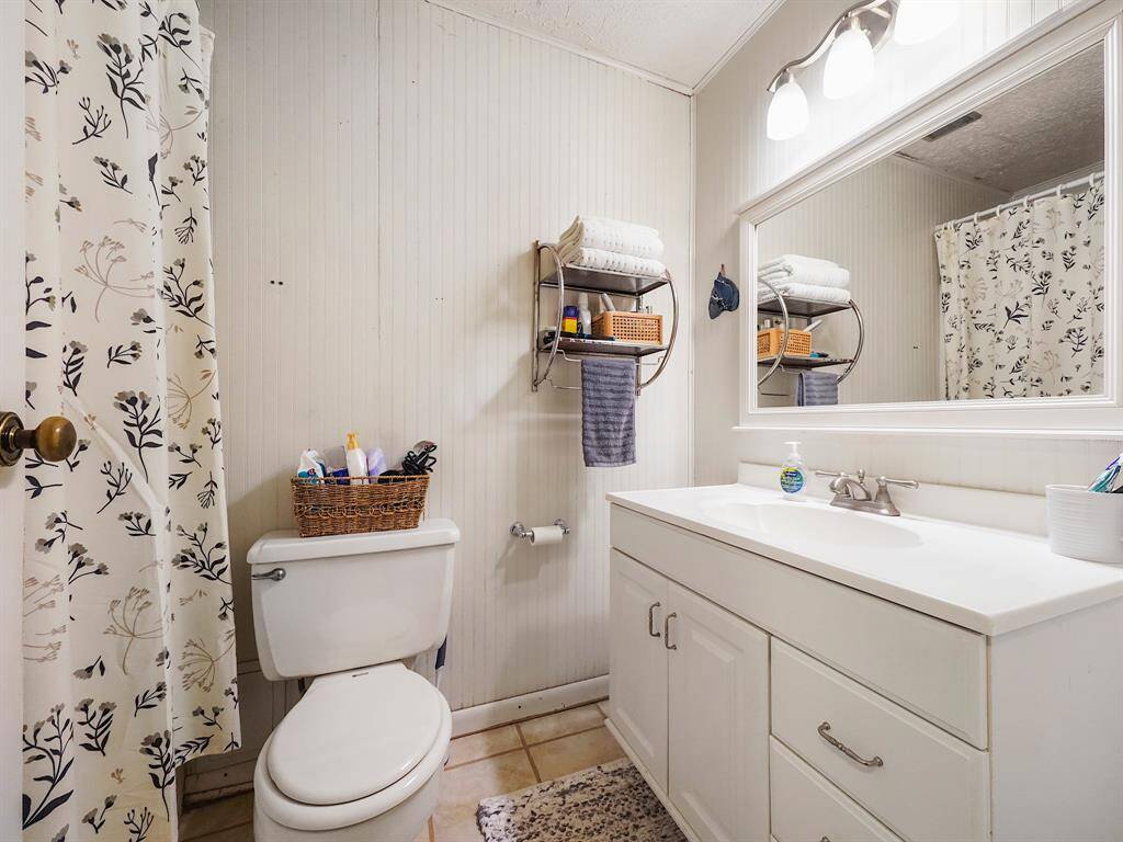 shared secondary bath