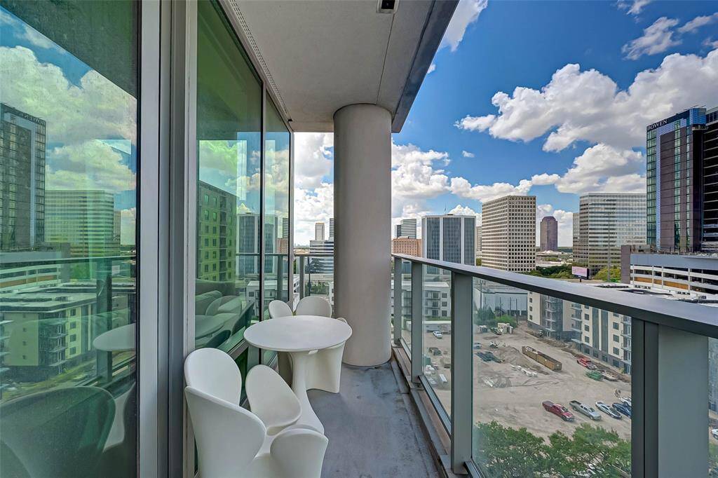Balcony off master