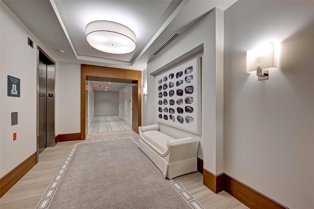 Great Entrance off Elevator, only 4 units on the floor