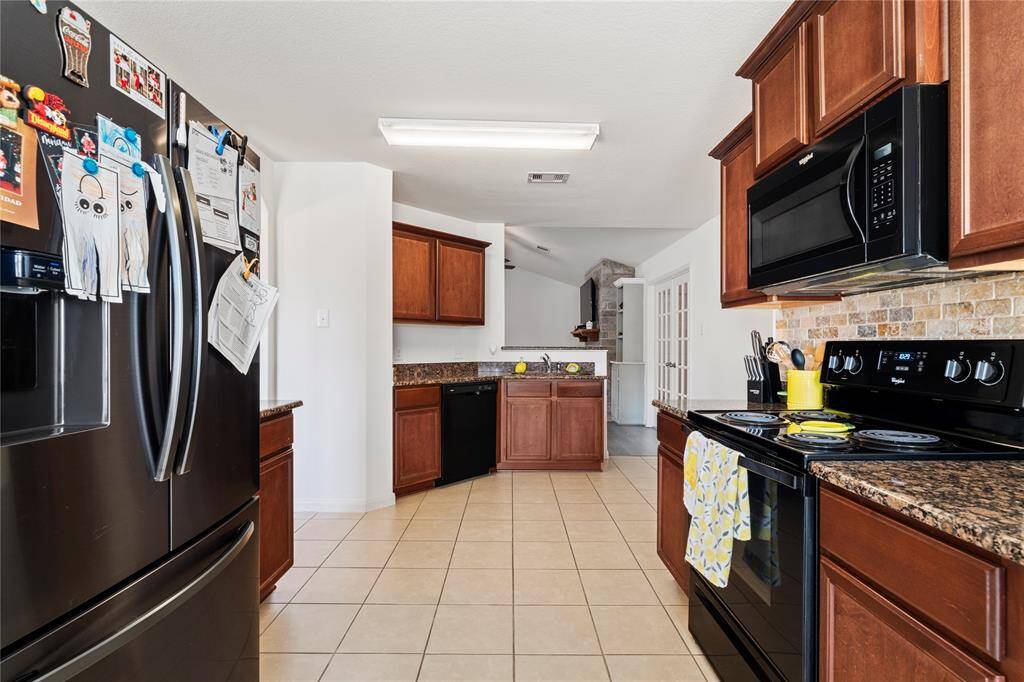 Stylish kitchen with contemporary finishes and a functional layout.