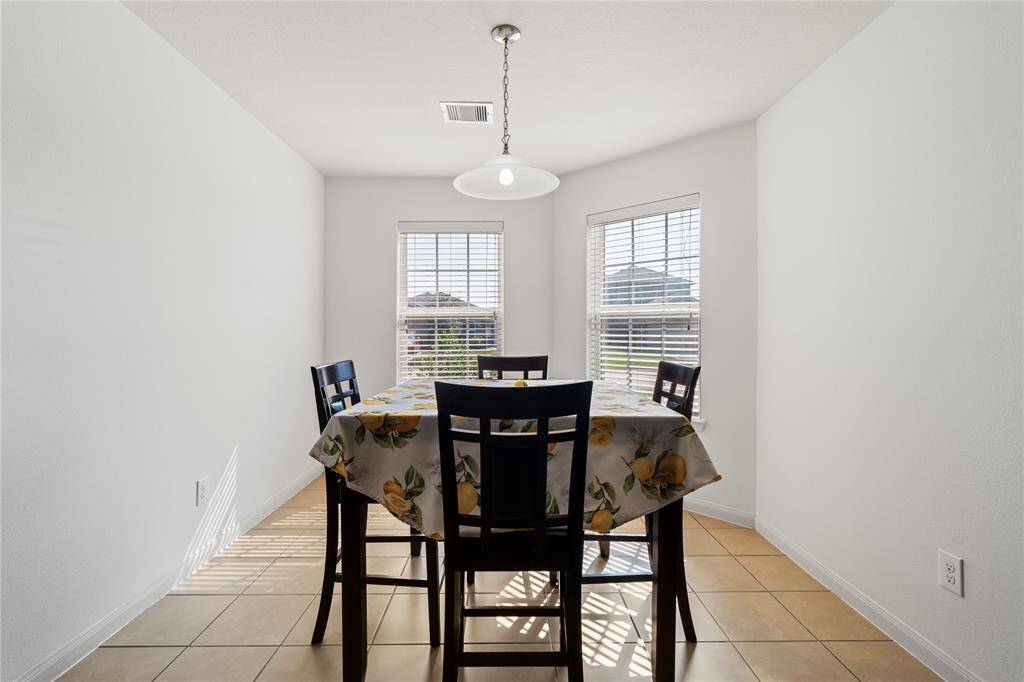 Convenient breakfast area that offers a perfect spot for quick meals or family gatherings.