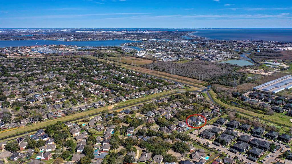 You'll love this golf cart community with a golf course only a half a mile away