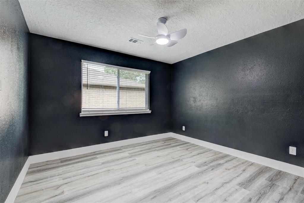 3rd bedroom - Notice ceiling fans in all three bedrooms