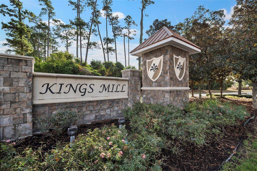 Make Kings Mill home with a beautiful recreation center with pool, playground facilities, private and wooded walking paths, and a peaceful lake. The community is also near the Kingwood “greenbelt,” which features over 75 miles of hiking and biking trails, 500+ acres of private wildlife nature preserves and parks, and Lake Houston.