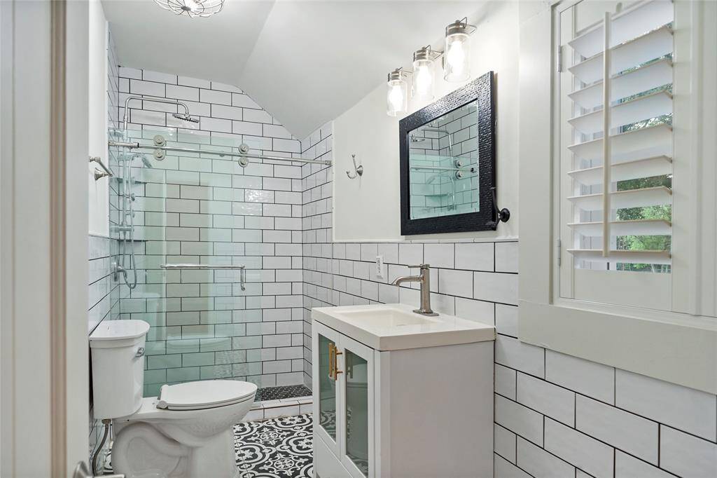 Full bath downstairs!