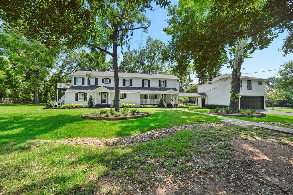 Gorgeous exterior of the home with very well kept landscaping.
