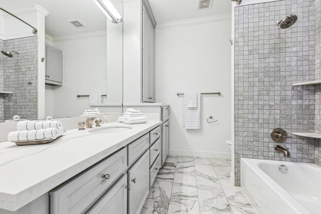En suite bath with lovely finishes