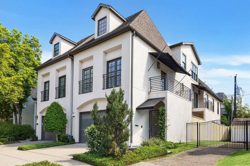 In the middle of the best block in Glendower Court!