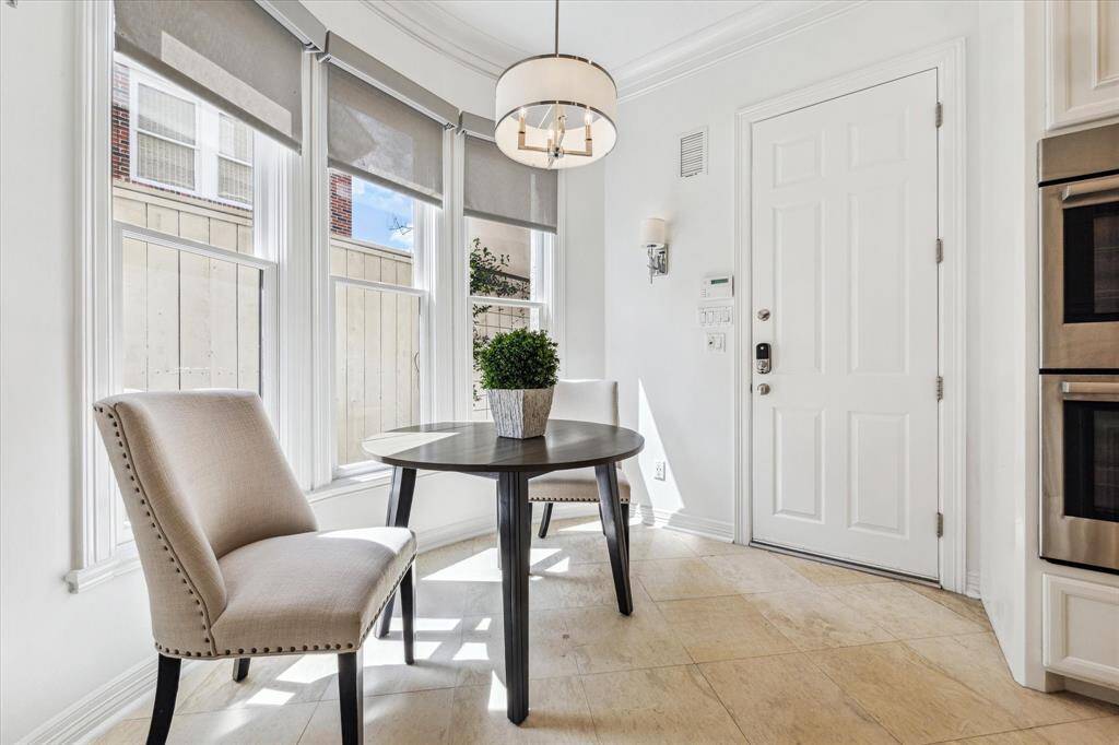 Breakfast area