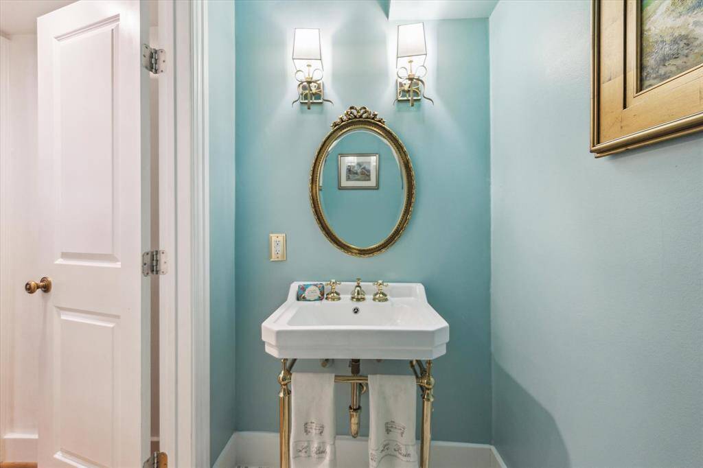 Recently updated 'Jewel Box' half bath on first floor