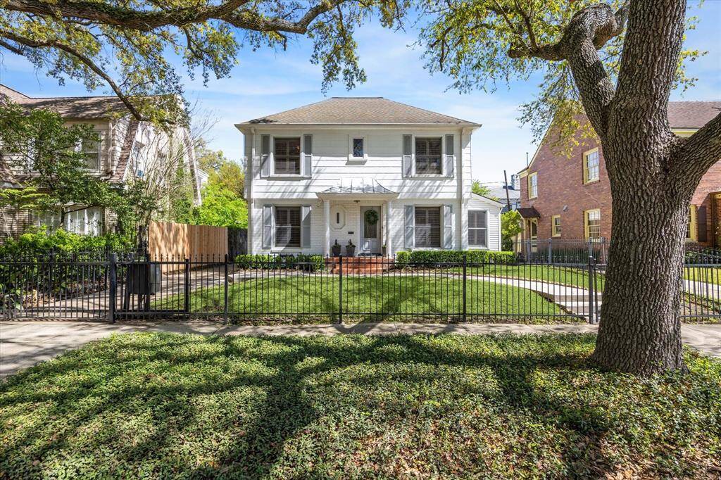 Fantastic block with mature oaks