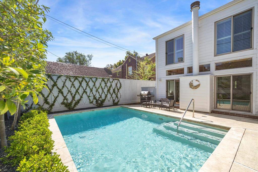 Large pool and sitting area