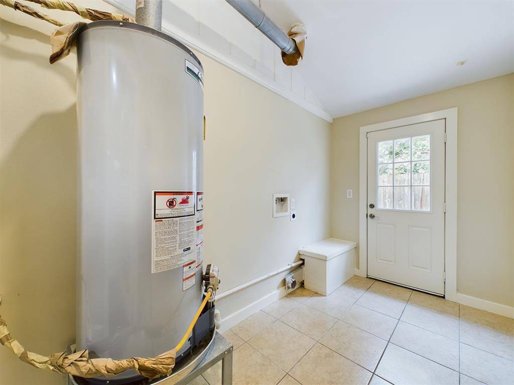 Mud Room/Utility Room w/Washer & Electric Dryer Connections