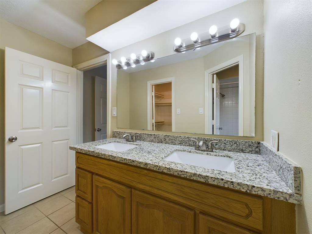 Dual Vanity & Tub/Shower Combo