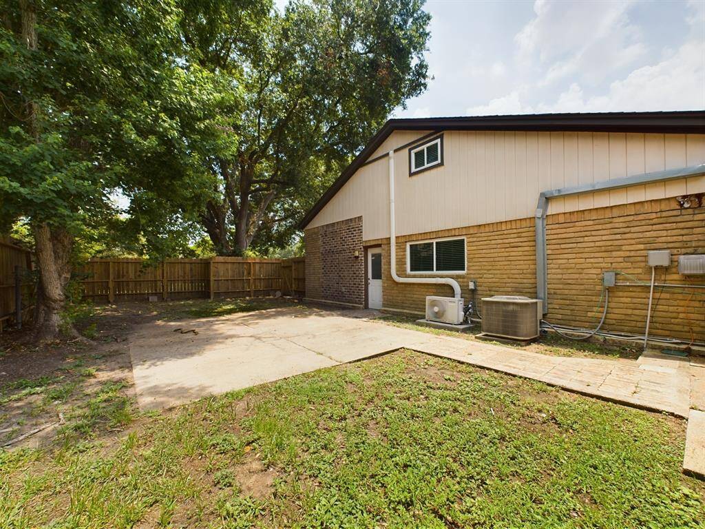 Backyard w/Large Concrete Patio, Fully Fenced