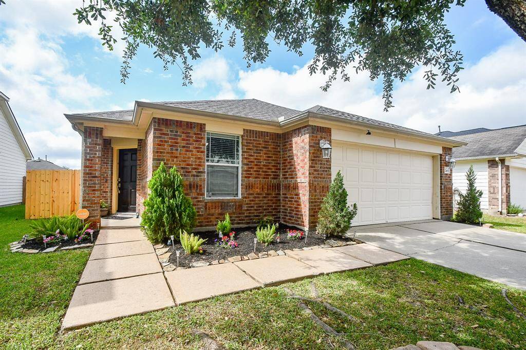 Some people believe that, like all of us, houses have personalities, too! So, think of this single story brick treasure as a new friend on the block! It's located at 22415 Bellow Glen Drive, Katy, TX, in the Bridgewater Place neighborhood.