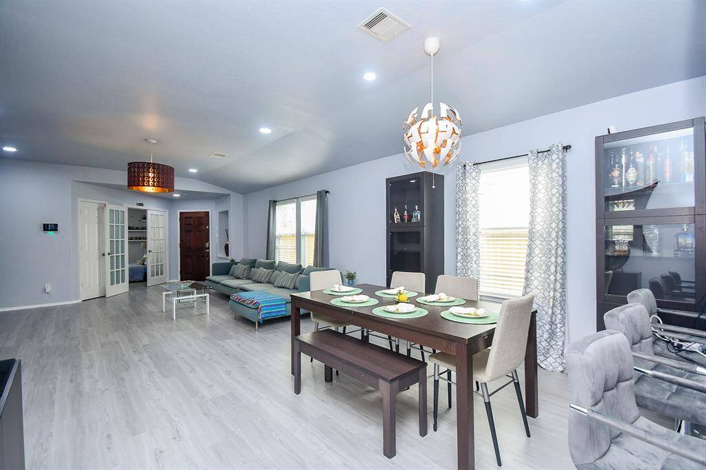 Just look at the incredible amount of wall/floor space you have to imprint your everyday and special day lifestyle!