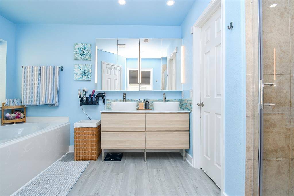 Streamlined, yet warm, contemporary lines fill your primary ensuite bath.