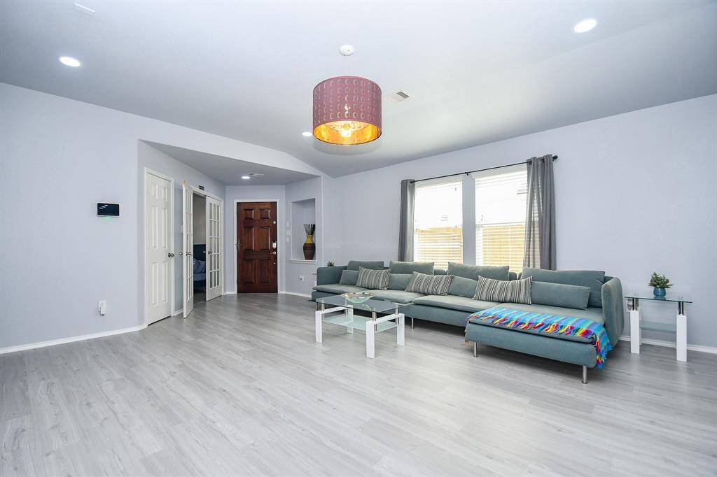 They just don't make 'em like this, anymore! The main entry opens onto an incredibly spacious living area, bathed in natural light!