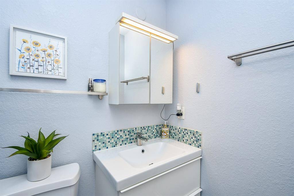 Even the half-sink has personality!