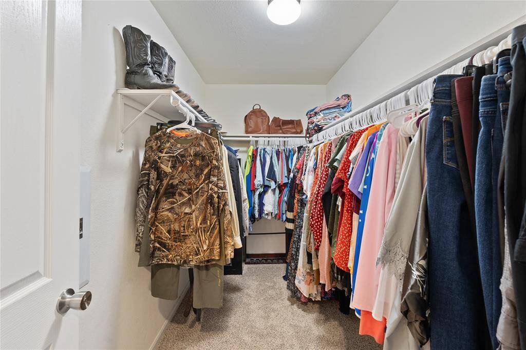 Primary suite walk in closet