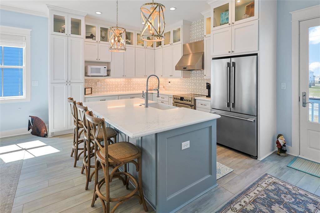 This gorgeous modern kitchen is a chef’s dream, featuring sleek Italian Fulgor appliances, elegant granite countertops, and a thoughtfully designed layout that blends style with functionality.