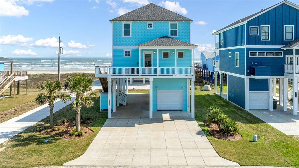 Nestled in the coveted Terramar Beach, this home provides all the luxury and convenience of a modern dream beach house with views, space and curb appeal!