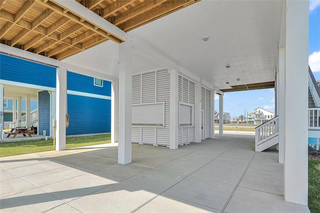 The rolling bar-style windows offer the perfect accommodations for parties or relaxing evenings outdoors to the sound of the rolling waves.
