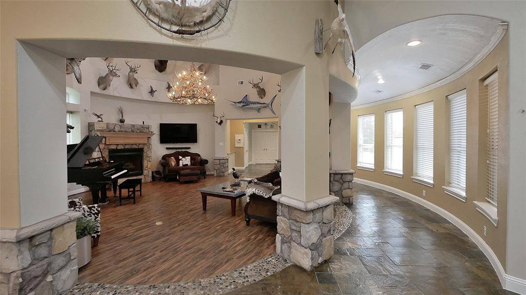Another view of the entry area