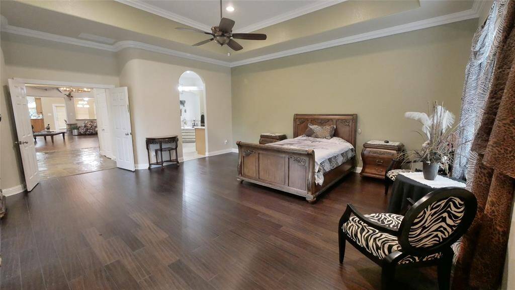 Oversized Primary Room
