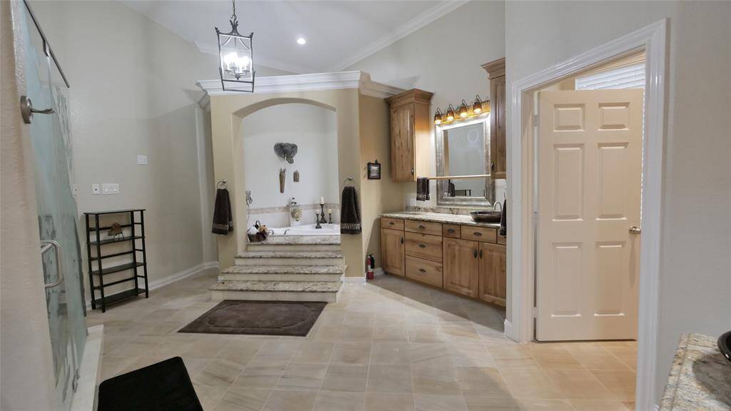 Oversized Executive Bath