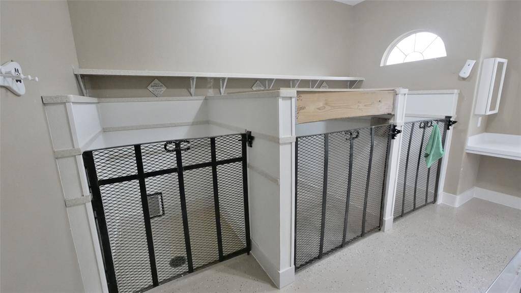 3 Stall Kennel in Villa
