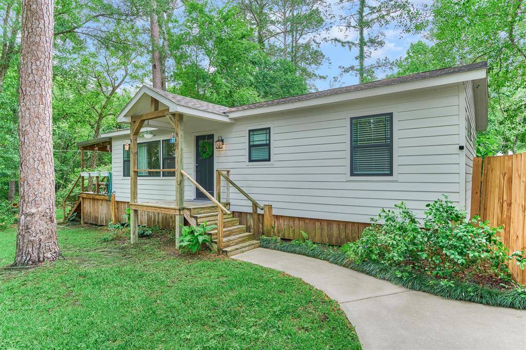 2 bed 1 bath casita with full kitchen and laundry