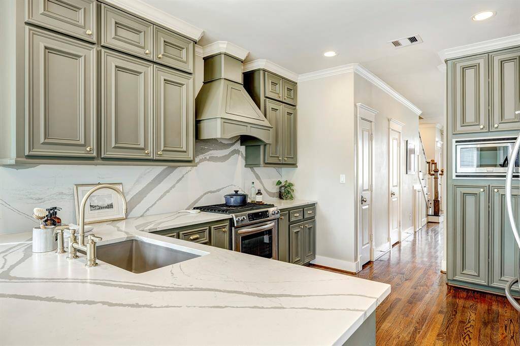 Kitchen updated by Lucas Craftmanship in 2023.