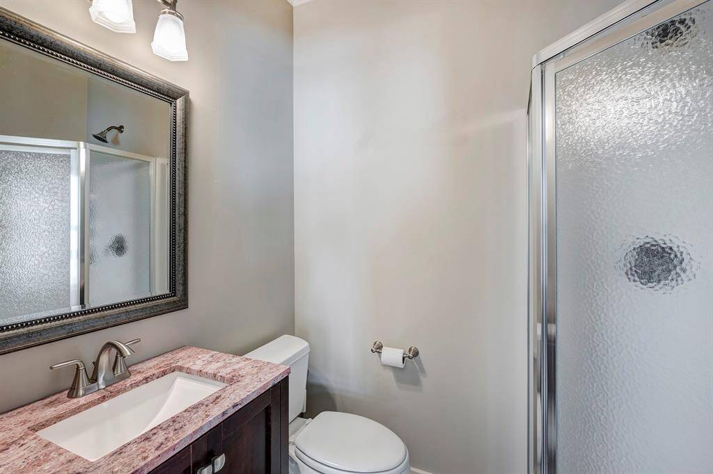 Full bath in the garage apartment.