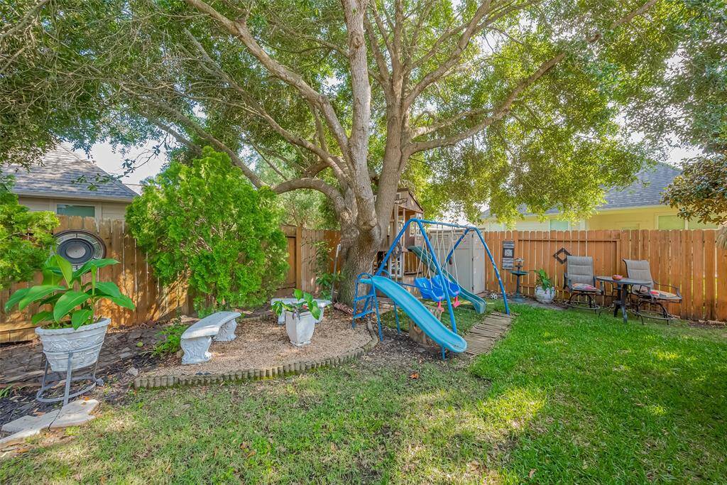 Another view of the beautiful backyard.