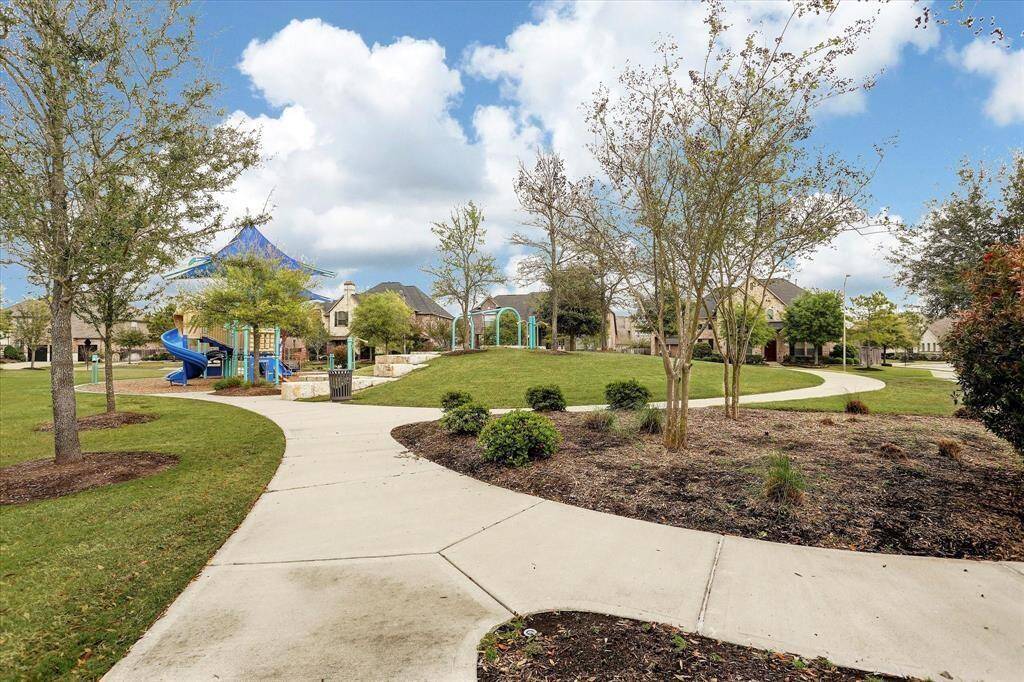 Discover tranquil walking paths in the heart of Cinco Ranch, perfect for relaxation and outdoor enjoyment.