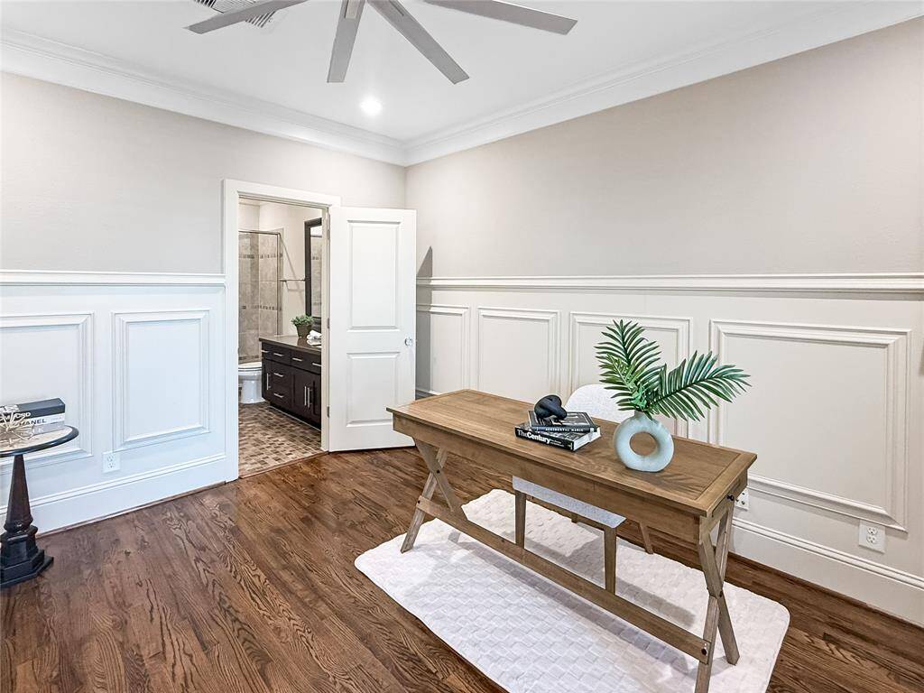 1st Floor Guest Bedroom
