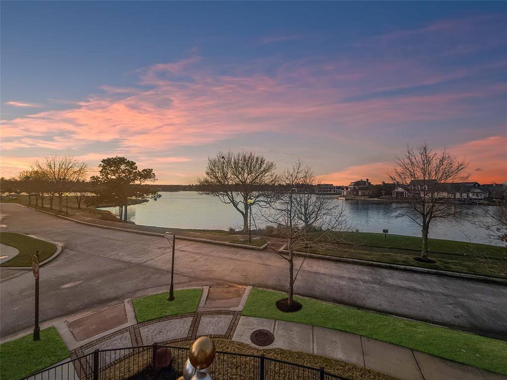 Breathtaking vistas from the balcony, offering a picturesque view of the lake. Experience the splendor of 4th of July fireworks and various activities, all enjoyed from the refined comfort of your home.