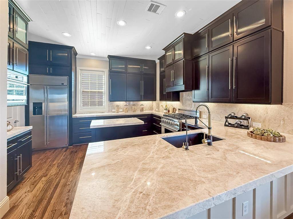 Built-in fridge .