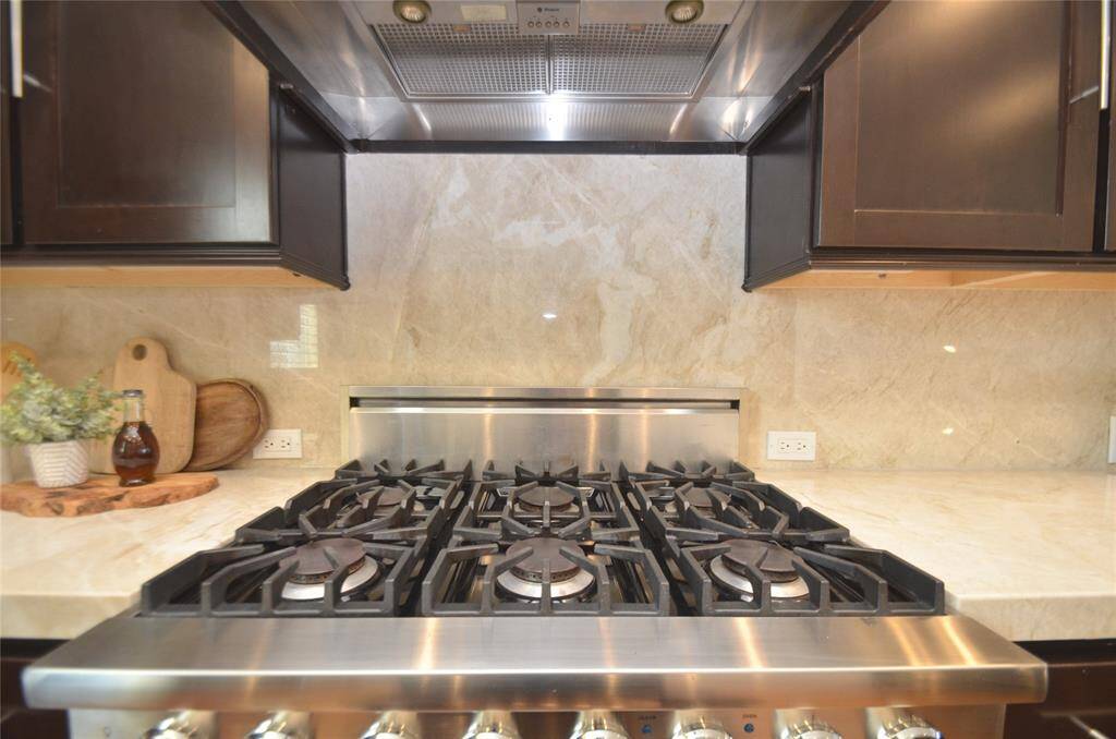 Viking 6 burners range with oven.