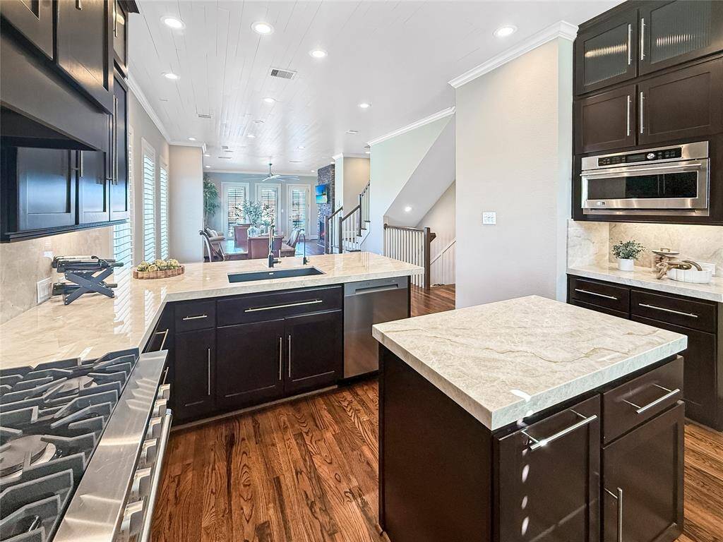 Lots of cabinets and ample patry.